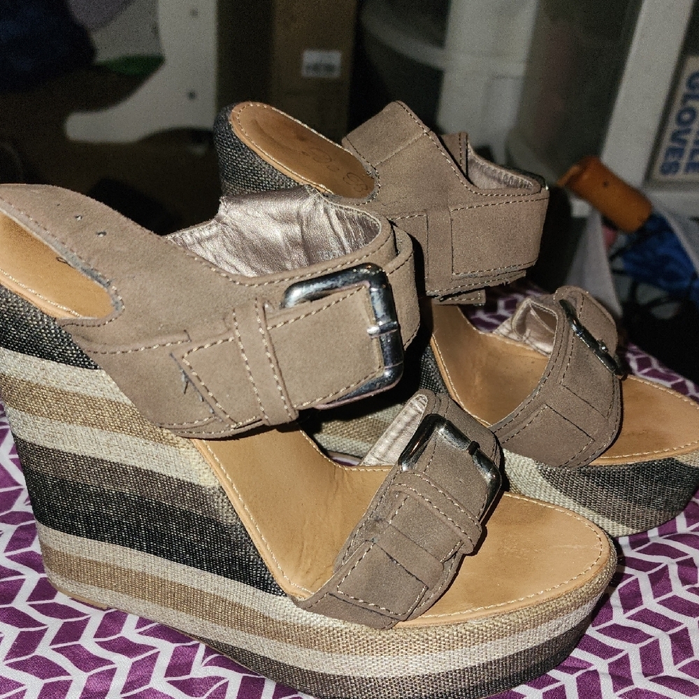 Stylish Tan Wedge Sandals